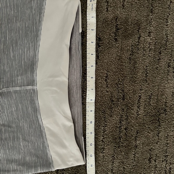 Lululemon crop leggings women’s size 8 gray - Picture 5 of 8